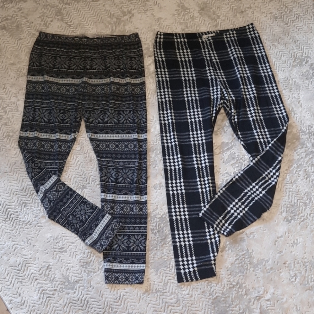 2 black & white leggings